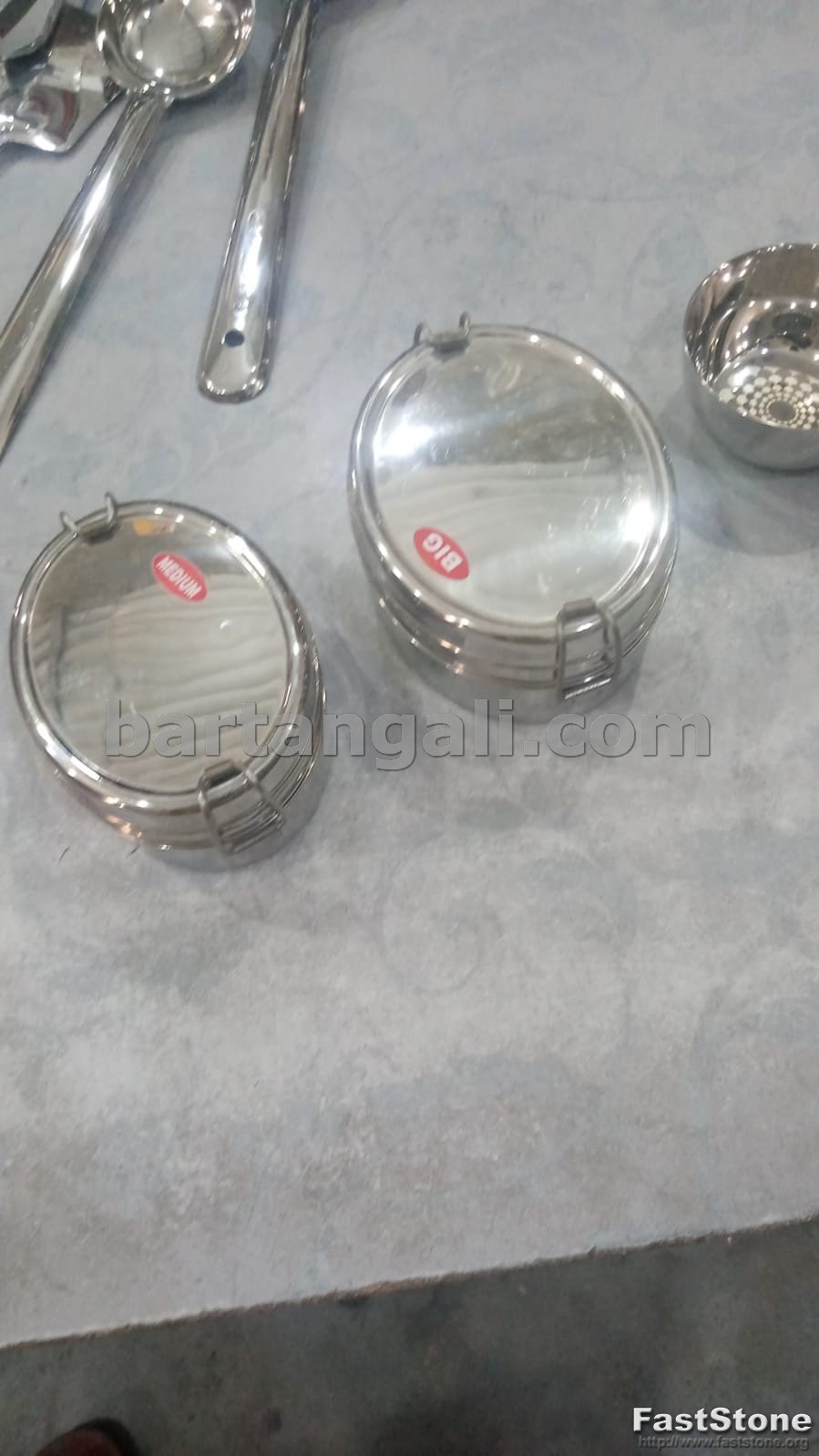 Steel oval shape lunch box for child - Image 1