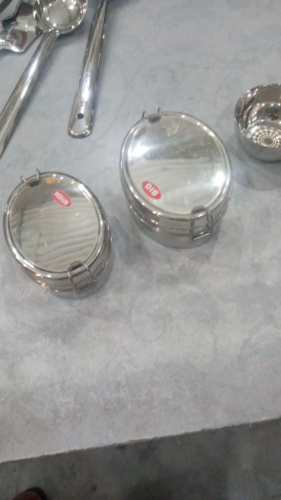 Steel oval shape lunch box for child - Image 2